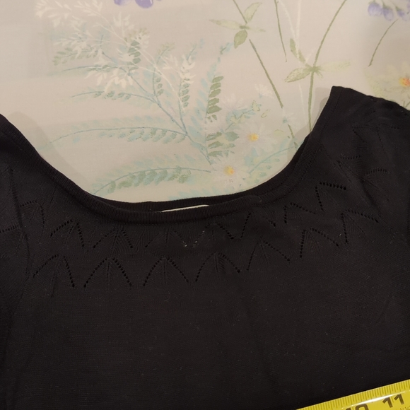 Black Isaac Mizrahi top size small - Picture 5 of 5